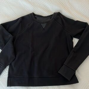 LULULEMON black crewneck sweatshirt
